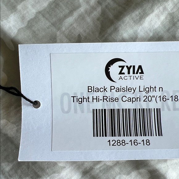 NWT Zyia Paisley Black Leggings 16-18 - Picture 2 of 4